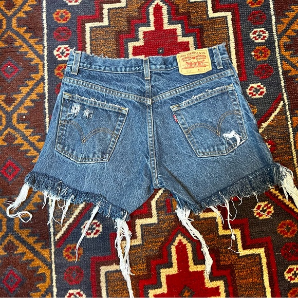 90s vintage high waist Levi cutoff jean shorts - Picture 2 of 4